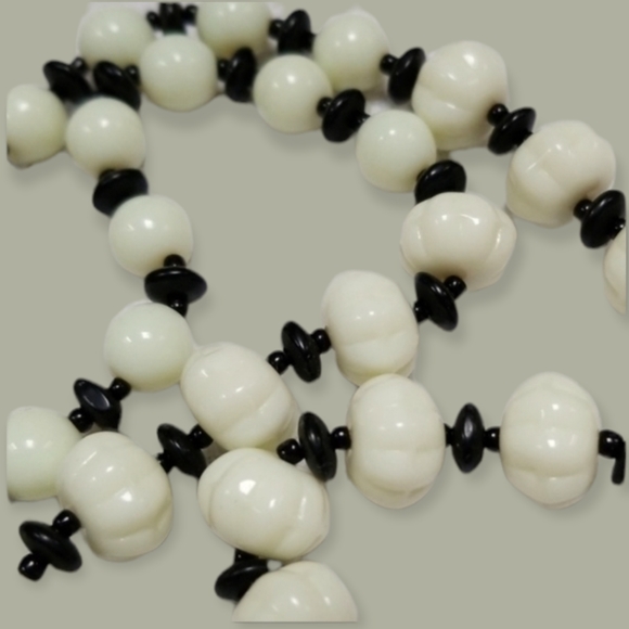 Vintage Czech Bohemian 1920s Art Deco Uranium Glass Bead Necklace - Picture 4 of 12